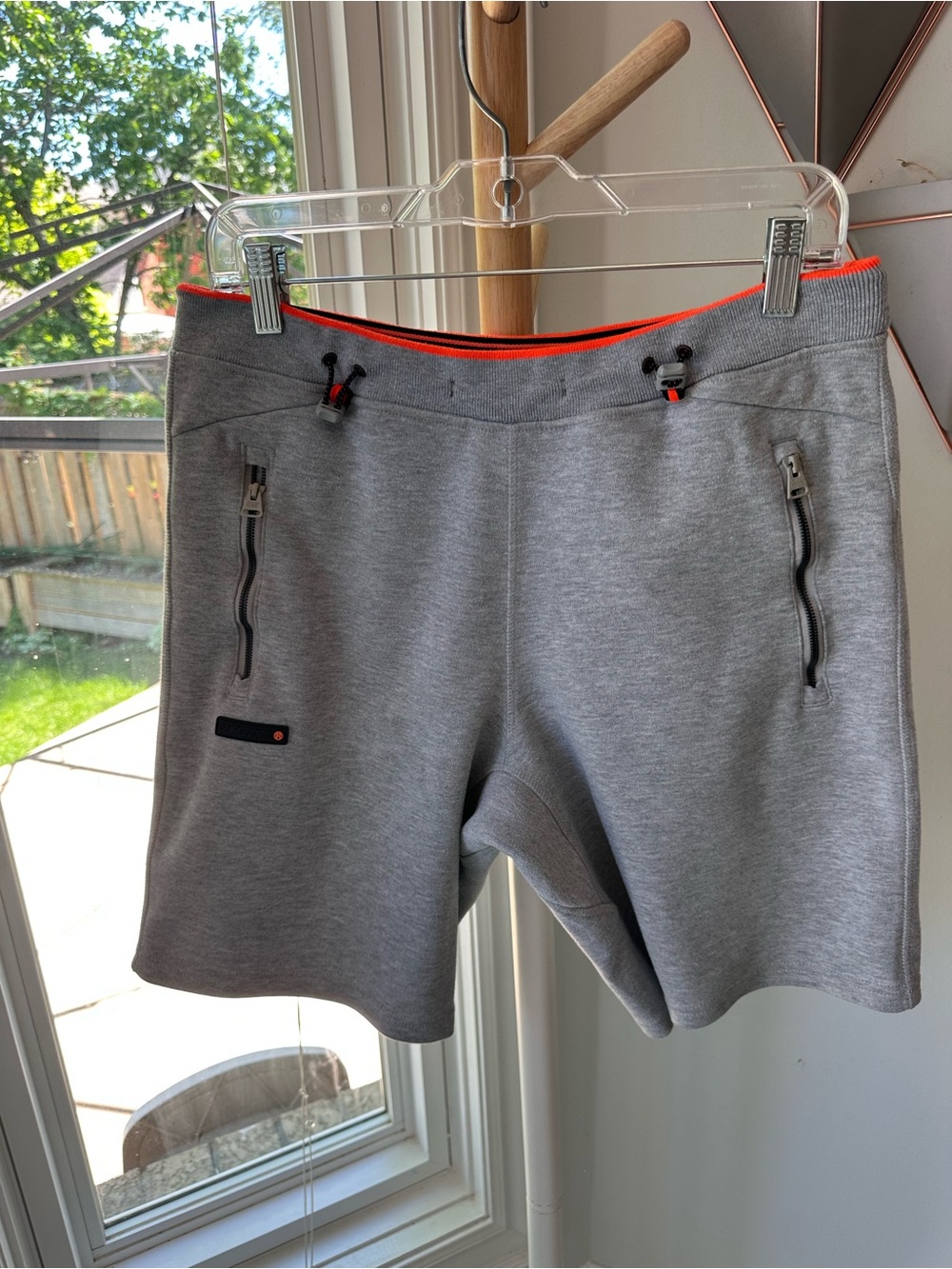 SUPERDRY Men’s Grey Gray Athletic Workout Sweat Shorts Orange Accent Size Medium